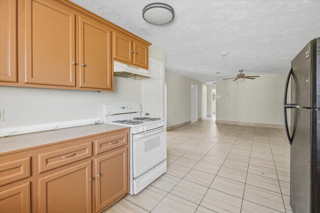 Building Photo - 501 Ladd St