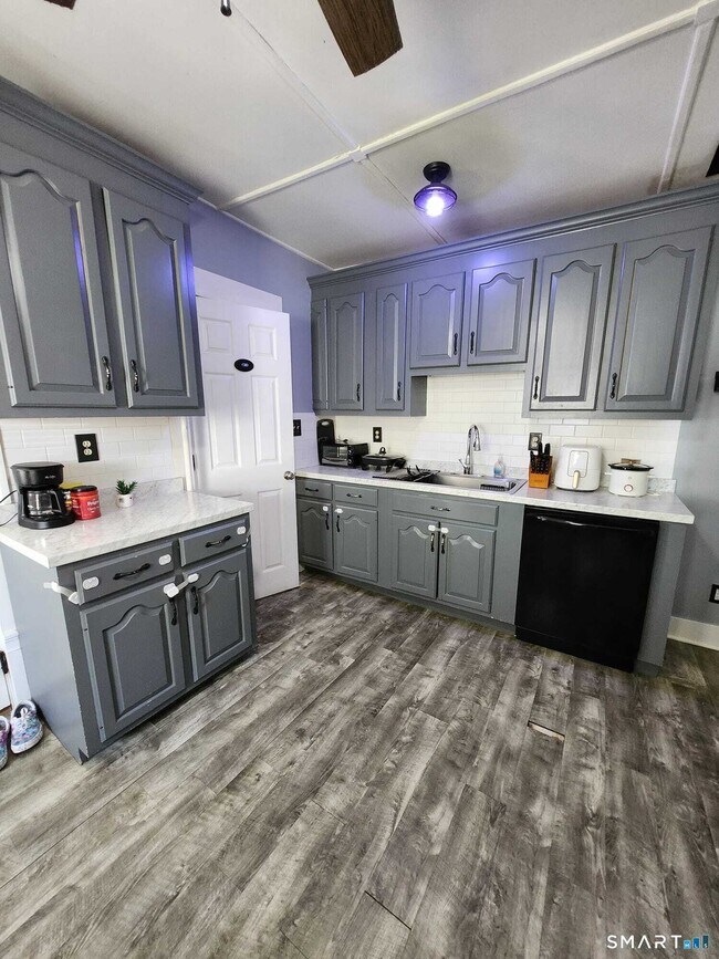 Building Photo - 14 Union St