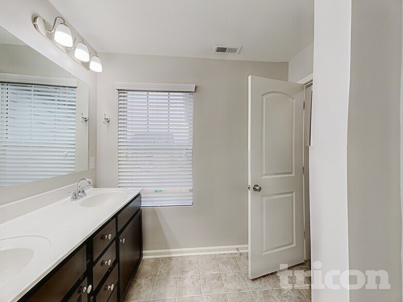 Building Photo - 12526 Garron Rd