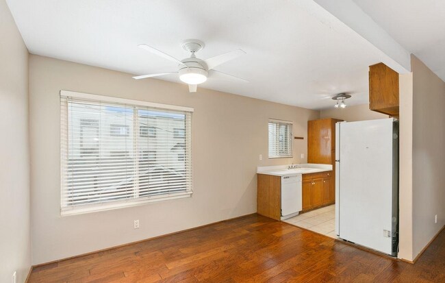 Building Photo - Large One Bedroom in University Heights wi...