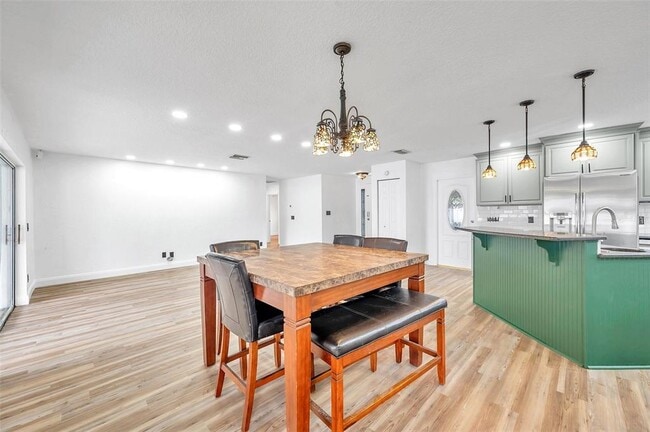 Building Photo - 1520 Windmill Pointe Rd