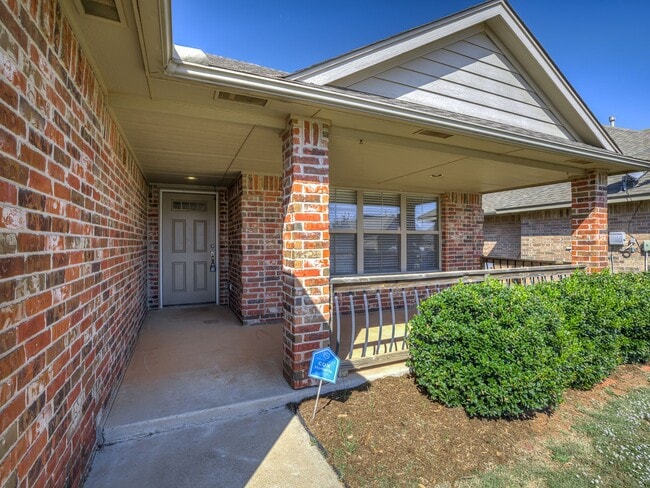 Building Photo - 3 Bed 2 Bath - Deer Creek Schools!