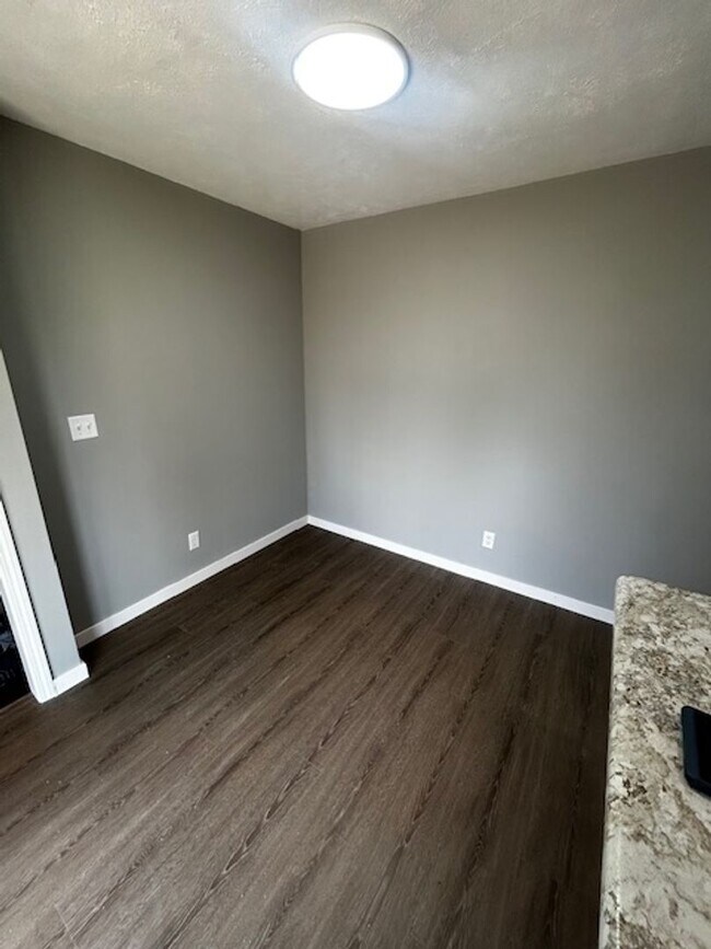 Building Photo - 27 Nottingham Dr