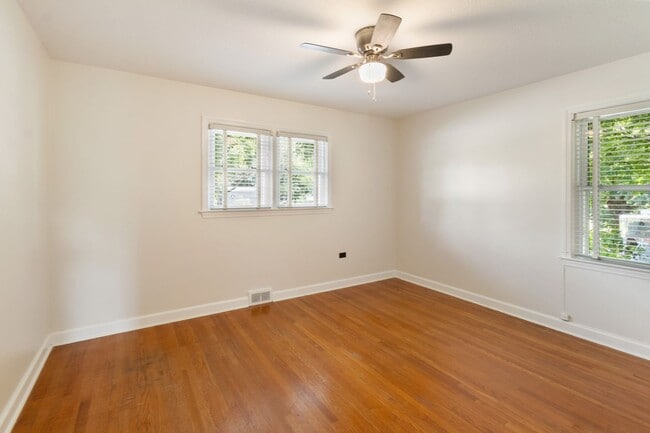 Building Photo - 559 Bailey St