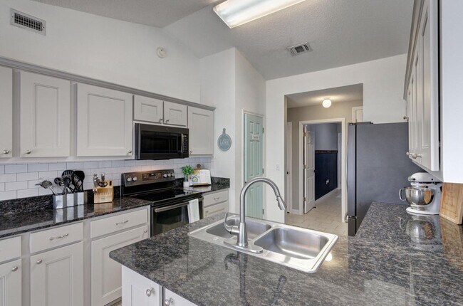 Building Photo - 8271 Branston Dr