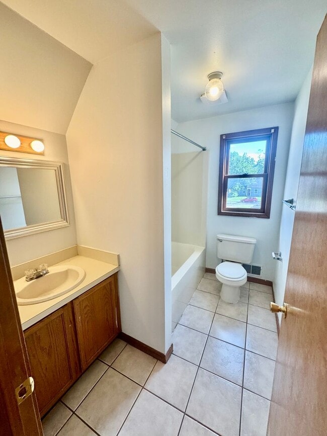 Building Photo - 304