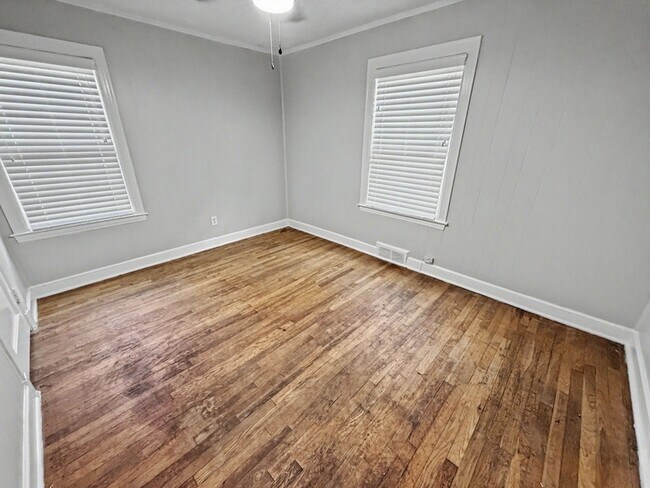 Building Photo - 987 Parkhaven Ln