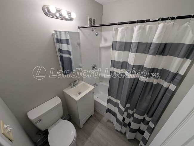 Building Photo - Updated 3-Bedroom Home with Garage & Fenced Yard