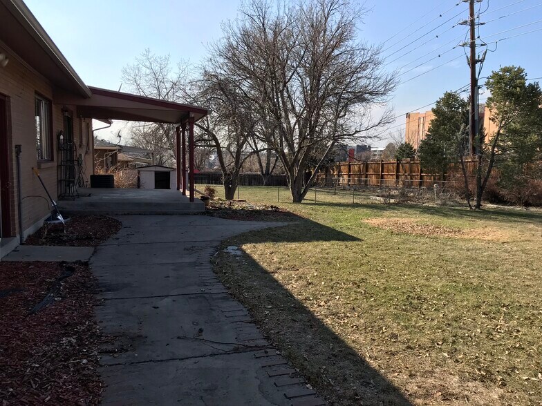 Large backyard with patio - 7991 E Hampden Cir