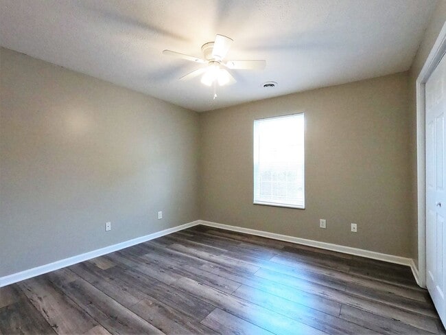 Building Photo - FOUNTAIN CITY: GROUND LEVEL 2 BEDROOM, 2 BATHROOM CONDO IN MAPLE CHASE