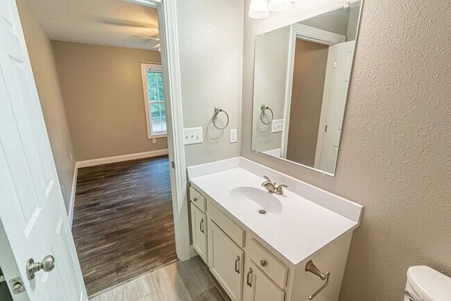 Building Photo - Eastern Eight- Bristol, VA- SFH