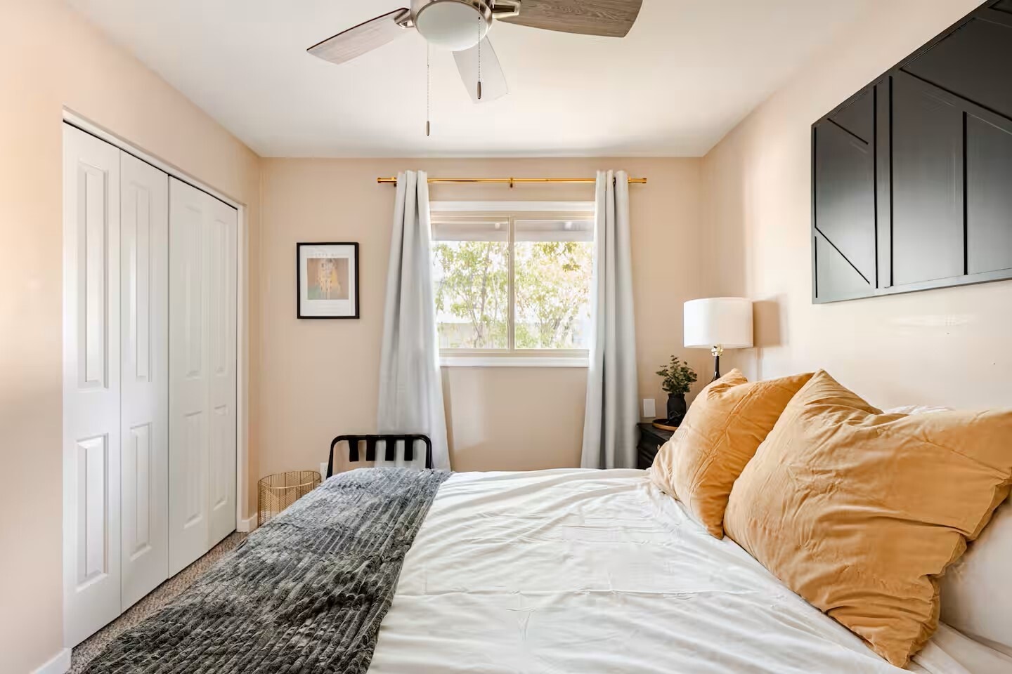 Bedroom 3 - 1104 E Campus Dr