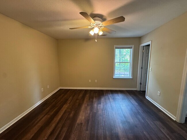 Building Photo - 5601 Landings Pkwy