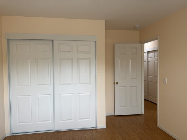 Building Photo - 964 Dawnview Ct