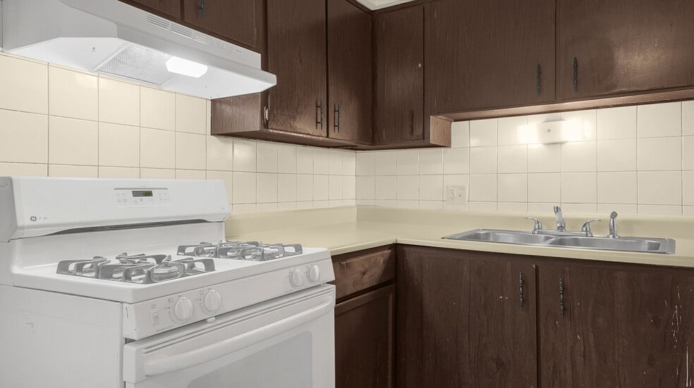 Building Photo - 3042 Sandridge Ave