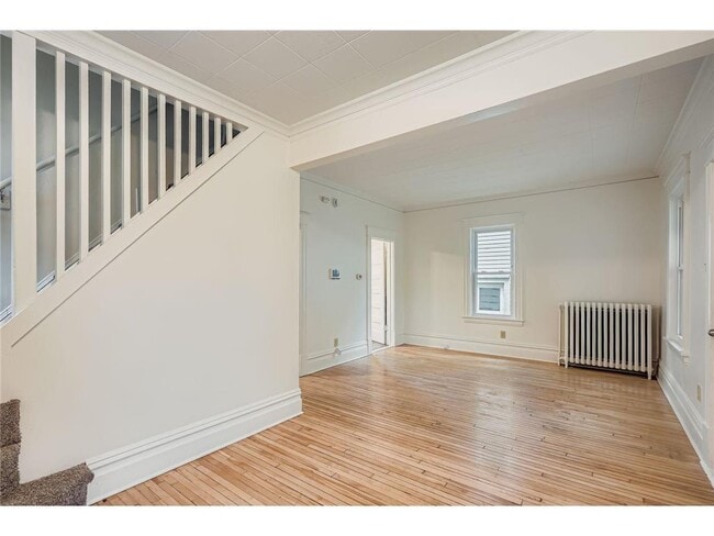 Building Photo - 595 Hawthorne Ave E