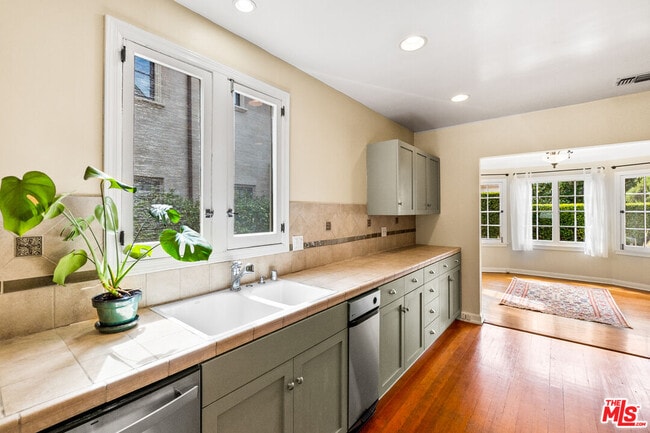 Building Photo - 650 S Gretna Green Way