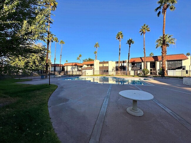 Building Photo - FULLY FURNISHED 2 BEDROOM CONDO WITH STRIP VIEWS