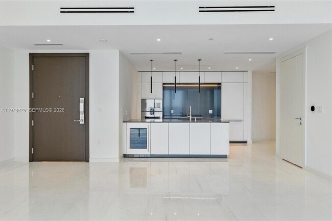 Building Photo - 300 Biscayne Blvd Way