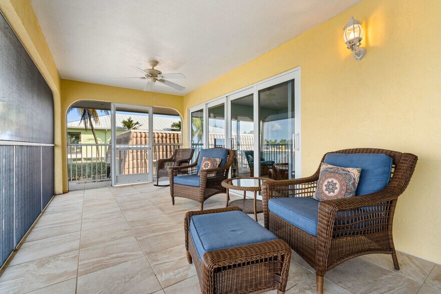 Building Photo - 260 1st St