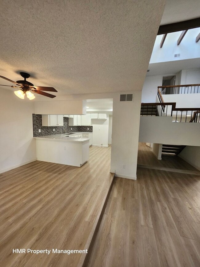 Building Photo - Beautiful 3-Bed, 3-Bath Condo in Prime Cla...