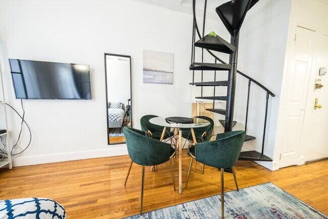 Building Photo - 328 E 74th St