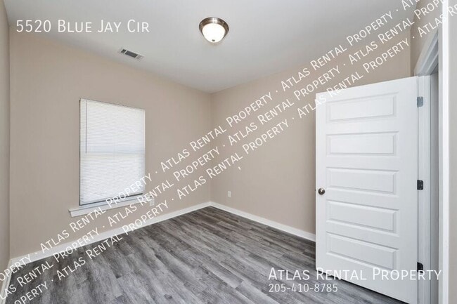 Building Photo - 5520 Blue Jay Cir