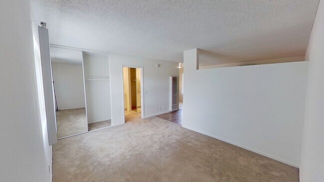 Building Photo - 583 N Tustin Ave