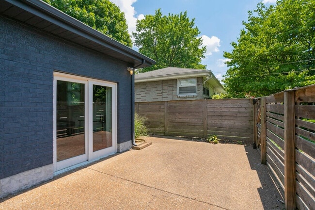 Building Photo - 917 Potter Ln