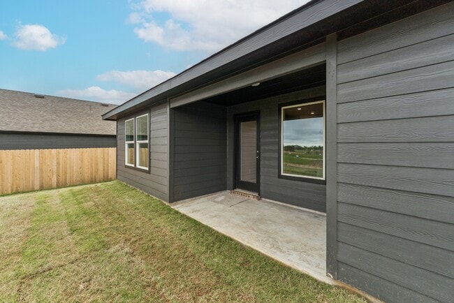 Building Photo - 8517 E Fort Worth St