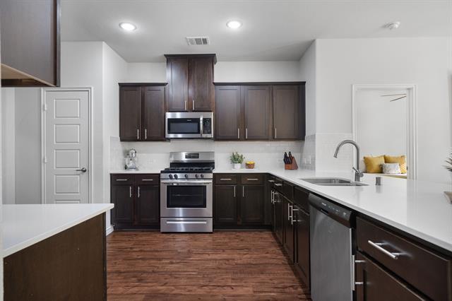 Building Photo - 3613 Sabine Dr