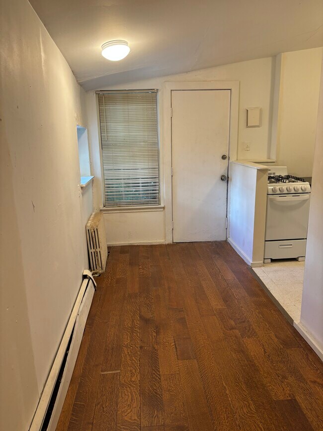 Dining Room - 1326 W Pratt St