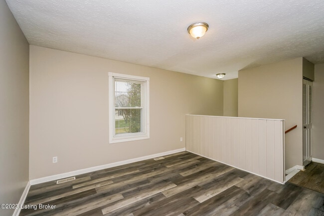 Building Photo - 10509 Hillpark Dr