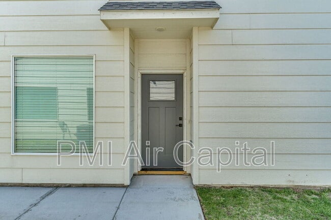 Building Photo - 4315 N Sandplum St