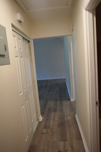 Building Photo - 8114 Meadowglen Dr