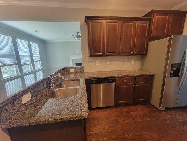 Building Photo - 1733 Ethan Way