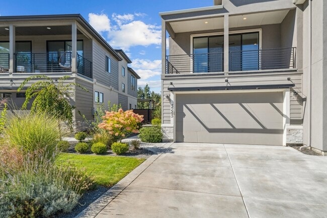 Building Photo - 3243 S Sedgebrook Ln