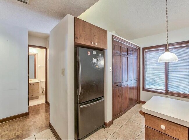 Building Photo - 842 Santa Rosa Dr