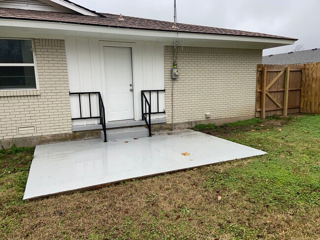 Building Photo - Ada, OK