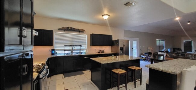 Building Photo - 9734 La Vista Dr
