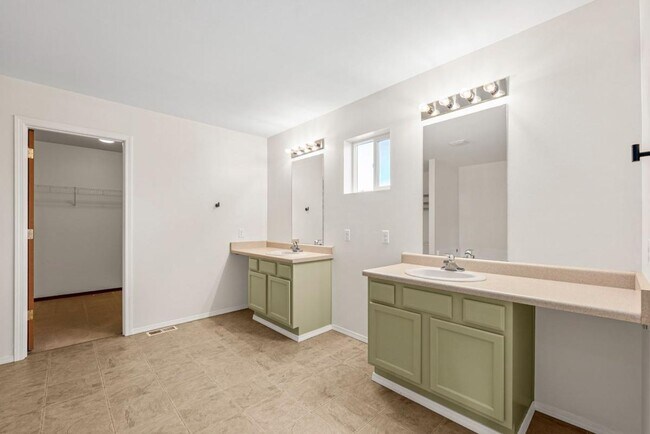 Building Photo - Updated and Spacious 3 Bed Yelm Rental!