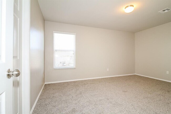 Building Photo - 3325 SE 94th St