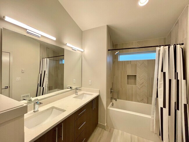 Building Photo - Great TownHome For Rent