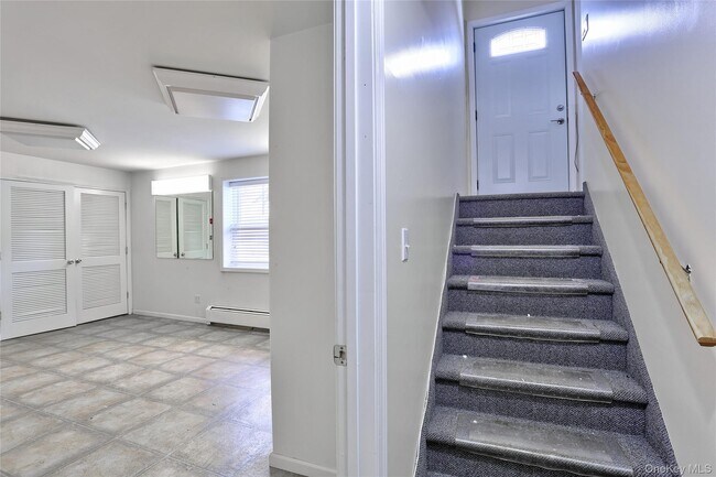 Building Photo - 160 Saddle River Rd