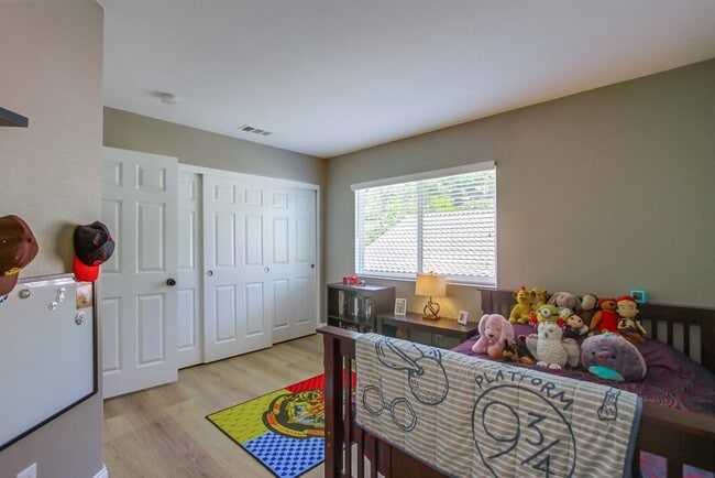 Building Photo - 3207 Meadow Side Pl