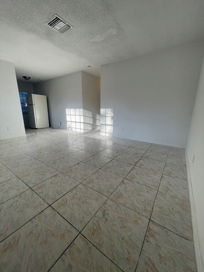 Building Photo - 208 NW 43rd Ct
