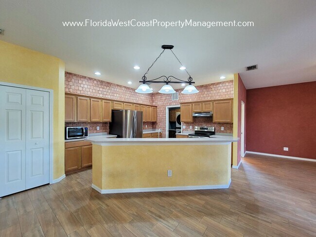 Building Photo - LARGE PARRISH POOL HOME! FENCED YARD! PET FRIENDLY! AVAILABLE FOR JUNE! LONG TERM LEASE!