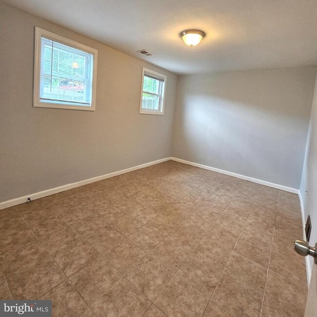 Building Photo - 9657 Lindenbrook St