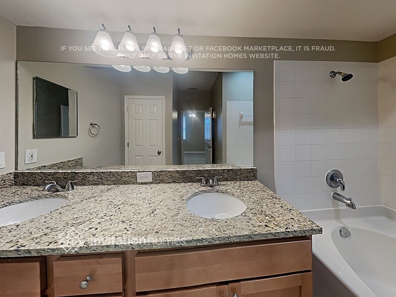 Building Photo - 3008 Summer Cruise Dr