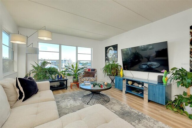 Building Photo - 3806 Gulf of Mexico Dr